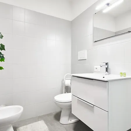 House Navigli In The Heart Of The Naviglio Grande Apartament